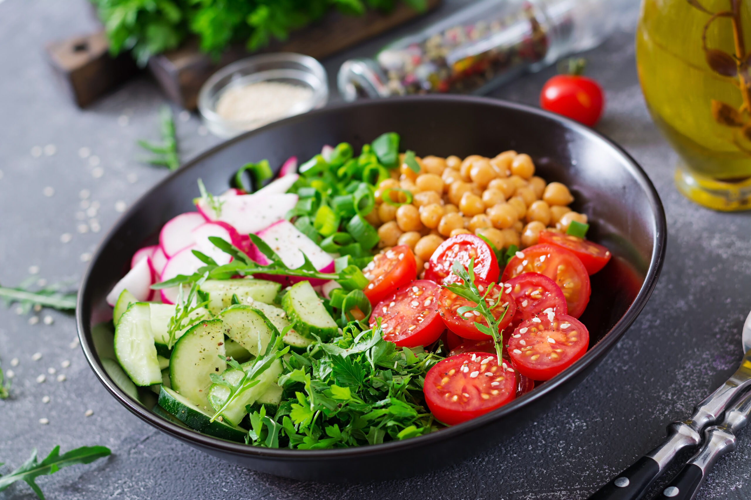 Vegan Salad Bowl with Chickpeas and Fresh Vegetables